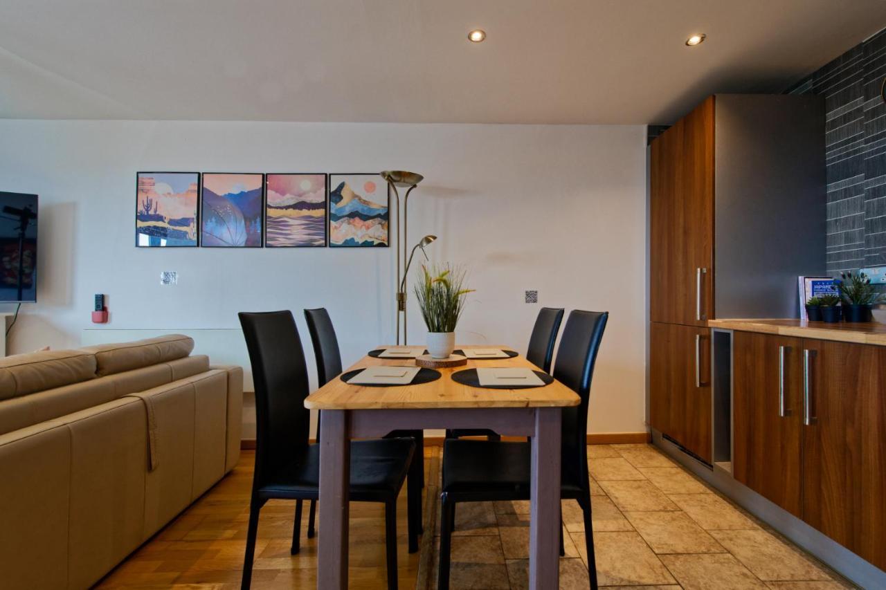Sidemersey Livings- Convenient 1-Bedroom Flat With A View, Central Ливърпул Екстериор снимка