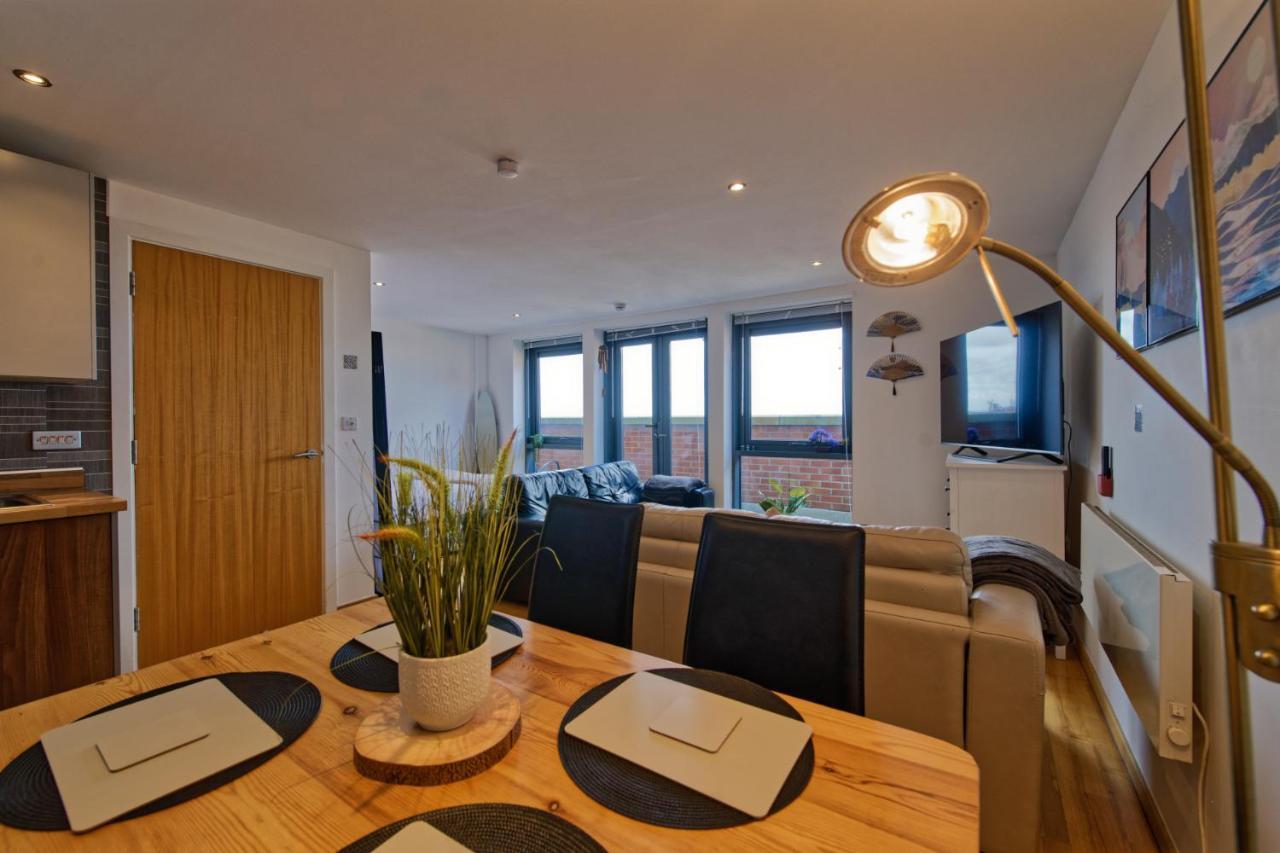 Sidemersey Livings- Convenient 1-Bedroom Flat With A View, Central Ливърпул Екстериор снимка