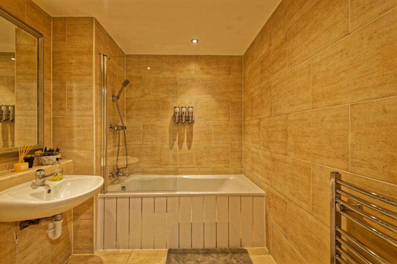 Sidemersey Livings- Convenient 1-Bedroom Flat With A View, Central Ливърпул Екстериор снимка