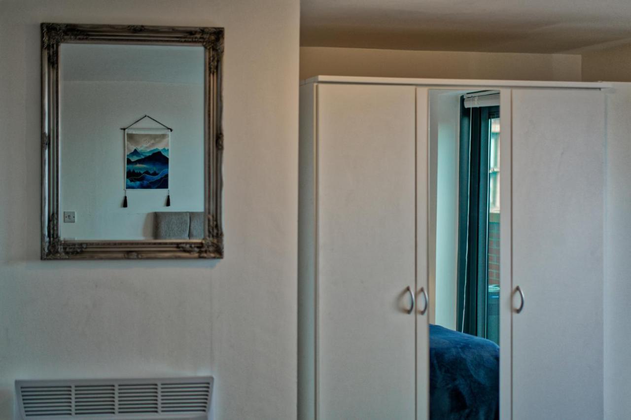 Sidemersey Livings- Convenient 1-Bedroom Flat With A View, Central Ливърпул Екстериор снимка