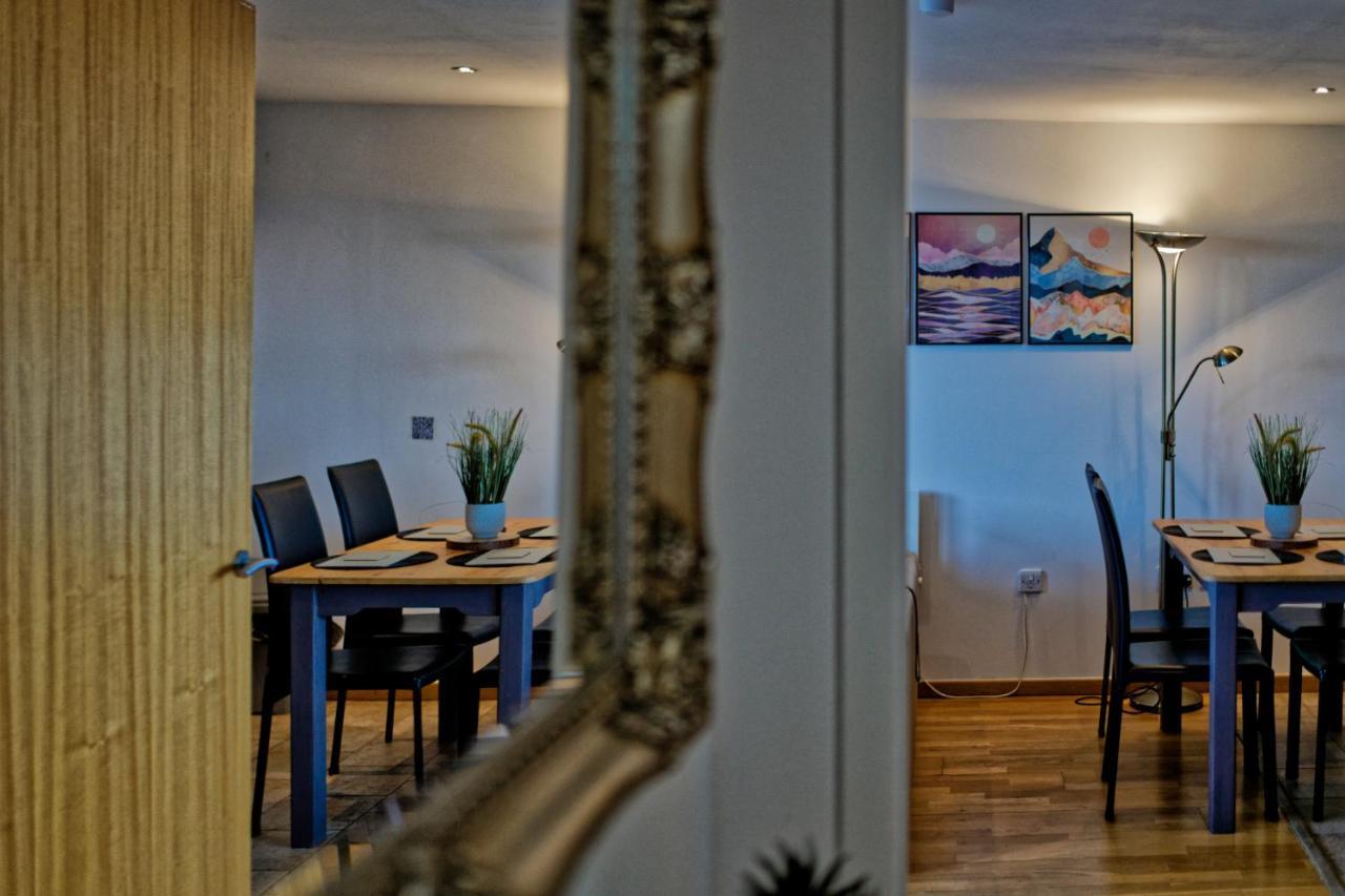 Sidemersey Livings- Convenient 1-Bedroom Flat With A View, Central Ливърпул Екстериор снимка